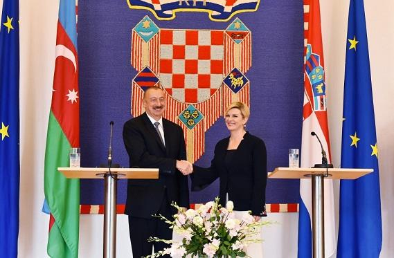  İlham Əliyev Xorvatiyanın sabiq prezidentini qəbul etdi  