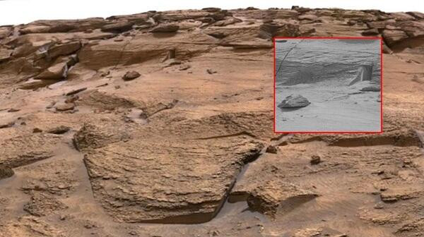  Marsda görülən sirli qapı: 