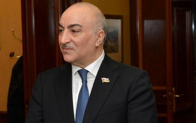  Deputat bu şəxslərə heykəl qoyulmasını təklif etdi  