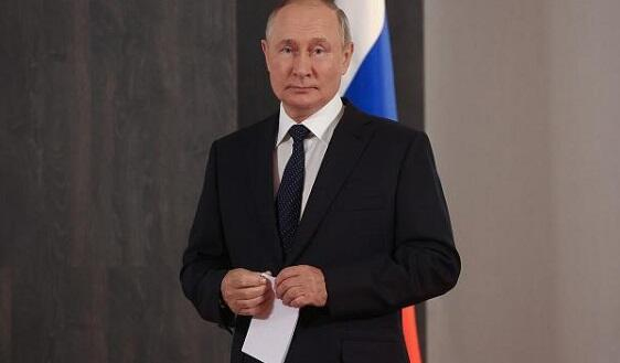  Çeçen qadın Putinlə qucaqlaşmaqdan imtina etdi  