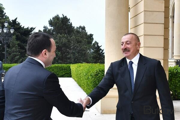  İlham Əliyev Qaribaşvilini Qəbələ şəhəri ilə tanış etdi  