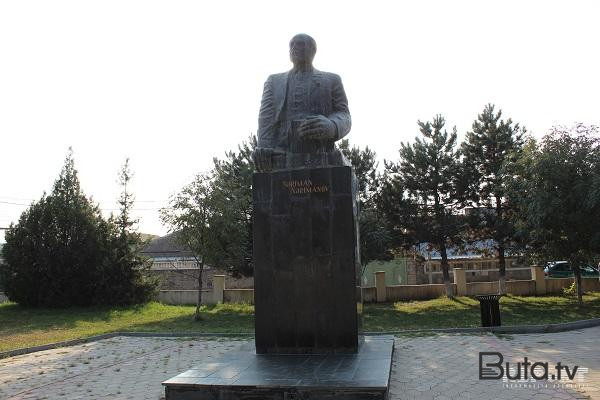  Nərimanovun Naxçıvandakı büstü yerinə qaytarıldı  