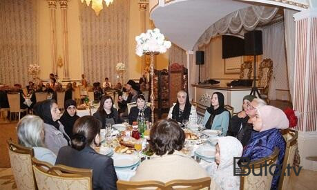  Mehriban Əliyevanın təşəbbüsü ilə iftar süfrəsi - Foto  