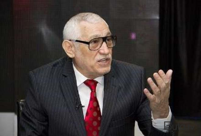  Şəfiqə Məmmədova oturub orda, aləmi bir-birinə qatır  