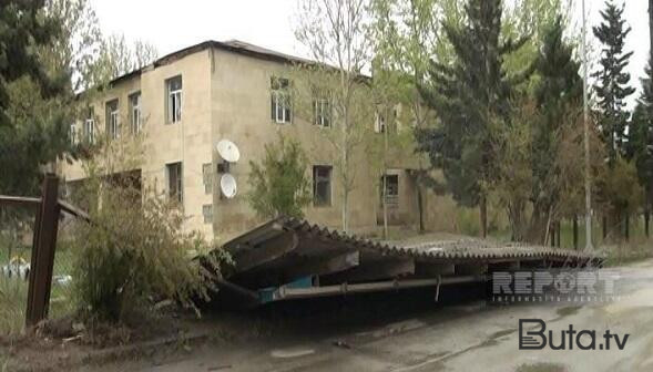  Uşaq bağçasının həyətini su basdı: tikili uçdu - Foto  