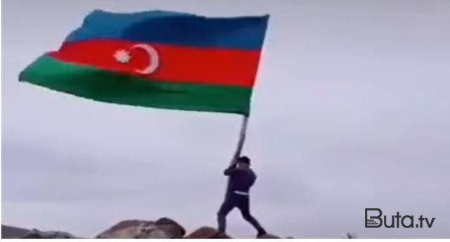  İrəvanda Azərbaycan bayrağını səhnədən alıb, yandırdılar – Video  