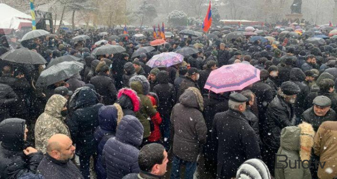  Yanaraq ölən erməni hərbçilərin valideynləri yolu bağladı  
