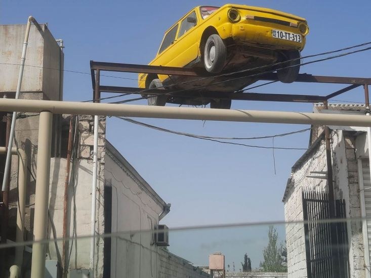  Bakıda darvazanın üzərindəki “Zapı” düşürüldü - FOTO 