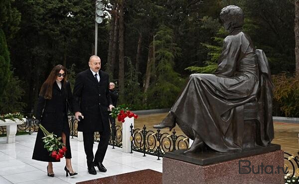  İlham Əliyev Zərifə Əliyevanın məzarını ziyarət etdi  