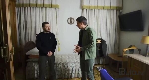  Zelenski yaşadığı yeri göstərdi: Kiçik çarpayı... - Video  