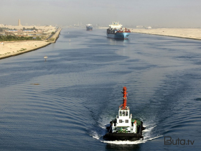  Süveyşdə tankerlə toqquşan gəmi batdı  