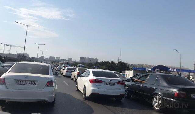  Bakının bir sıra yollarında tıxac yarandı  
