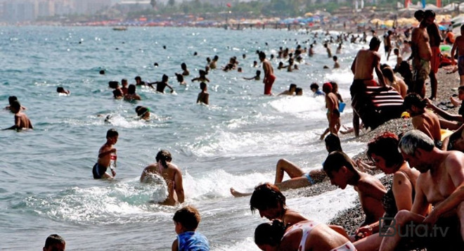  63 yaşlı kişi çimərlikdə qəfil öldü  