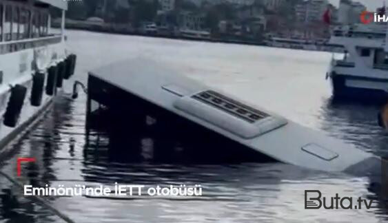  İstanbulda sərnişin avtobusu dənizə düşdü - Video  