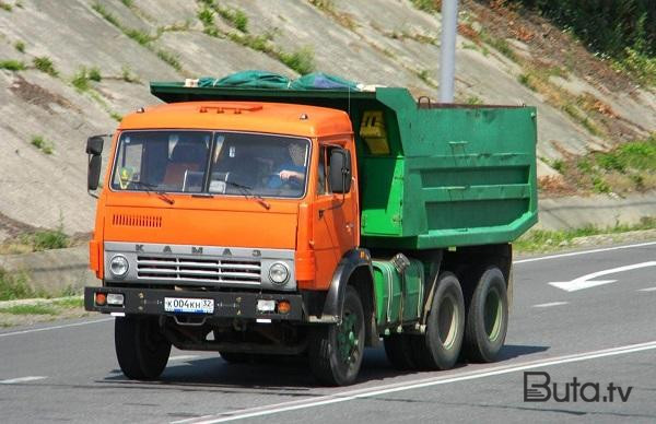  Goranboyda qəza: Yüklə dolu “Kamaz” aşdı  