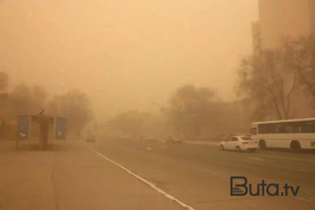  Toz fırtınası İranda həyatı iflic etdi  