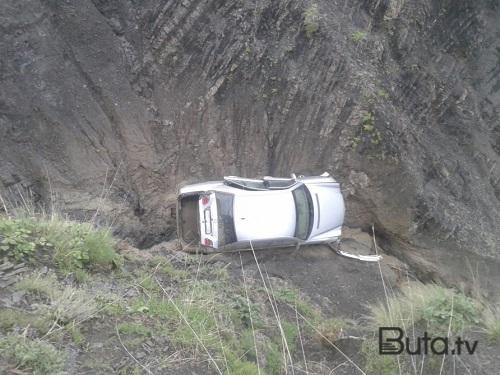  Şəkidə avtomobil dərəyə aşdı, yaralılar var  