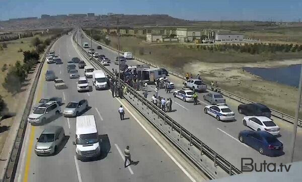  Bakıda ağır qəza: işıqfor dirəyi sıradan çıxdı - Video  