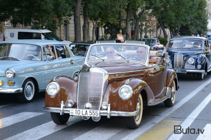  Bakıda unikal klassik avtomobillər nümayiş olunur - Foto  