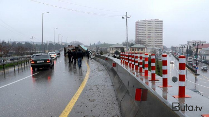  Bakıda qəza oldu, bu yol bağlandı - Video  