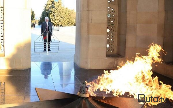  ABŞ səfiri Şəhidlər xiyabanında - Foto  