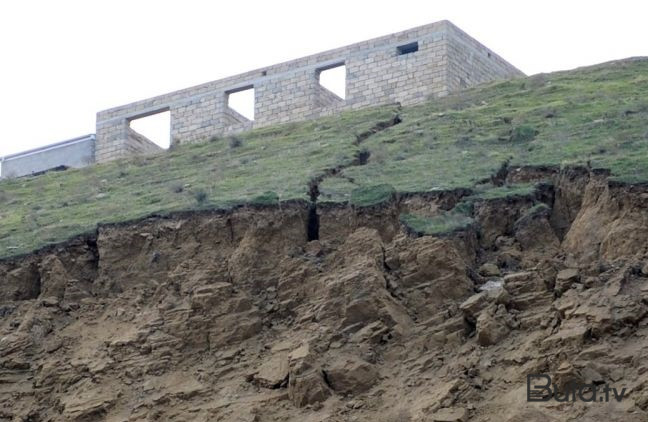  Astarada torpaq sürüşməsi: bir ev qəzalı vəziyyətə düşdü  