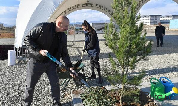  Prezident və xanımı Ağdamda ağac əkdilər  