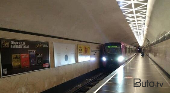  Bakıda metrosunda kişi stansiya yoluna düşdü  