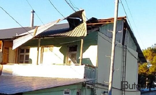  Oğuzda güclü külək fəsadlar törətdi - Foto  