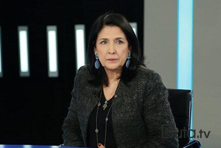  Zurabişvilidən çağırış: Torpaqlarımız Rusiyaya verilir  
