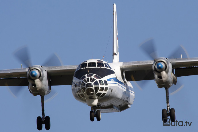  Rusiyada təyyarə donmuş çaya eniş endi - Video  
