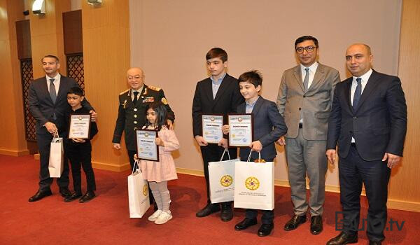  Nazirlər azyaşlı qalibləri mükafatlandırdı - Foto  