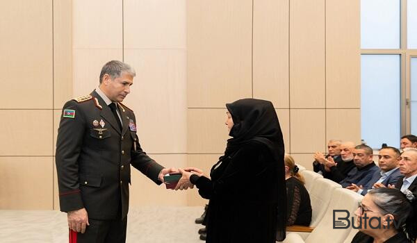  Şəhid polislərin ailə üzvlərinə ali mükafatlar verildi - Foto  