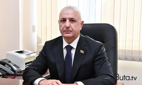  Deputat xanım sürücüdən nəyi xahiş edib?  