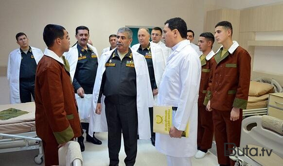  Zakir Həsənov müalicə olunan hərbçilərə baş çəkdi - Video  