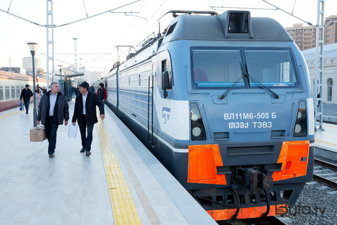  Bakıda sərnişin qatarı piyadanı vurdu  