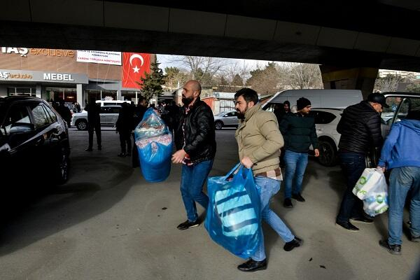  Azərbaycan vətəndaşları Türkiyəyə yardım göndərir - Foto  