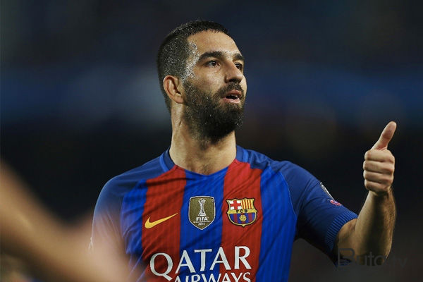  Arda Turan vergidən yayınmaqda ittiham olunur  