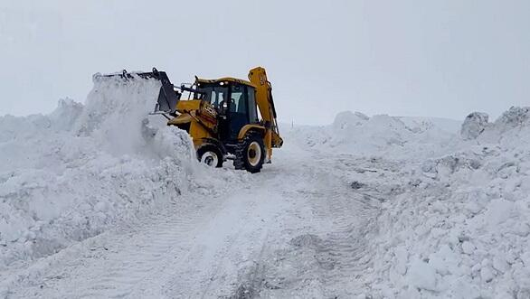  Azərbaycanda bu yol buz bağladı, hərəkət çətinləşdi  