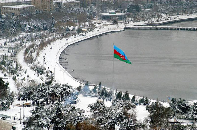  Bakıya yağan qarın hündürlüyü...  