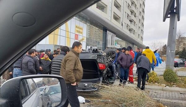  Bakıda “Toyota” ilə BMV toqquşdu - Video  