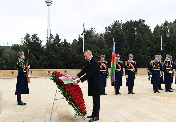  İlham Əliyev Şəhidlər Xiyabanını ziyarət etdi  