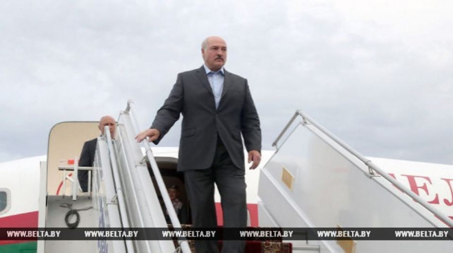  Lukaşenko bu ölkədə belə qarşılandı – Video  