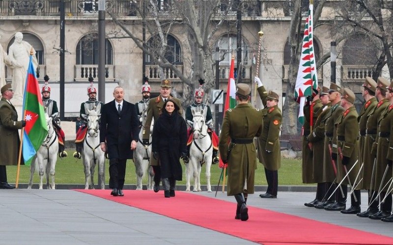  Budapeştdə Prezidentin rəsmi qarşılanma mərasimi oldu  