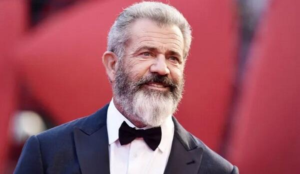  Mel Gibson erməni kilsəsinə getdi  