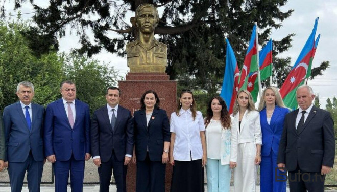  Topçu İsgəndərin büstünün açılışı oldu - Foto  