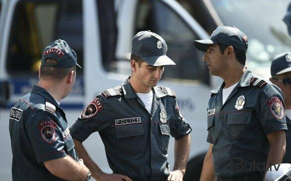  İrəvanda aptekə hücum: 200 min oğurlandı  