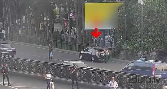  Bakıda sürücü diqqətsizliyi qəzaya səbəb oldu - Video  