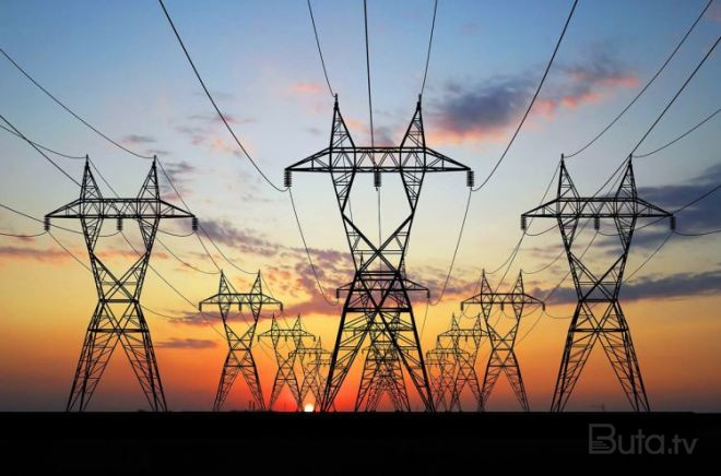  Elektrik dirəyinə toxundu, canından oldu  