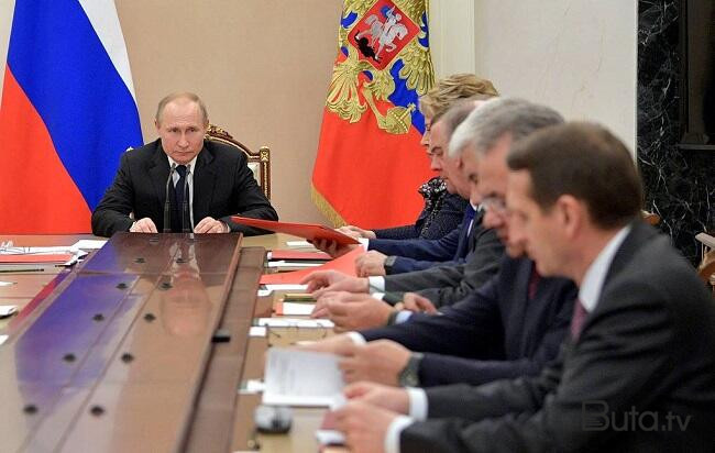  Putin TŞ-nin operativ iclasını keçirir  